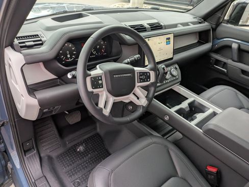 Used 2025 Land Rover Defender 110 S image 16