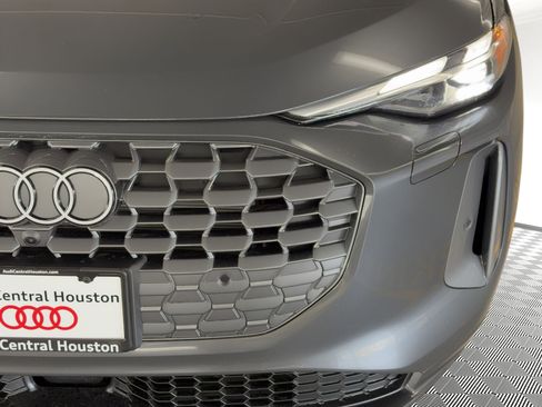 New 2026 Audi Q5 Premium image 11