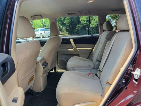 Used 2013 Toyota Highlander 4WD w/ Cold Weather Pkg image 9