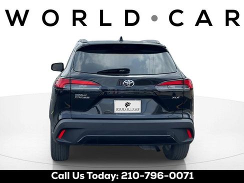 Used 2023 Toyota Corolla Cross XLE w/ Convenience Package FWD image 6