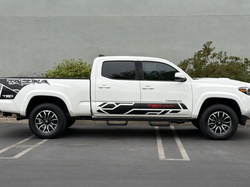 Used 2021 Toyota Tacoma TRD Sport w/ Technology Package RWD image 6