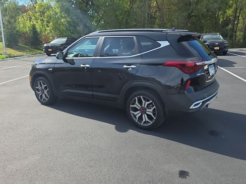 Used 2022 Kia Seltos SX w/ Sunroof Package AWD/4WD image 4