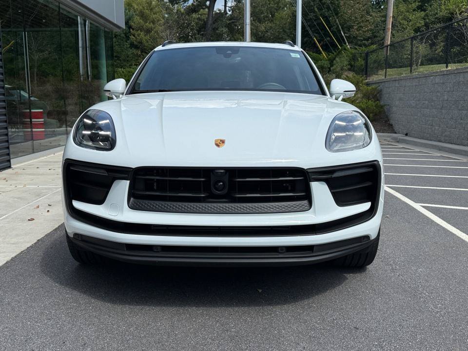 Certified 2026 Porsche Macan AWD/4WD image 10