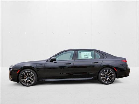 Used 2025 BMW 740i xDrive AWD/4WD image 8