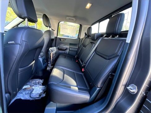 New 2025 Ford Maverick Lariat w/ Black Appearance Package image 11