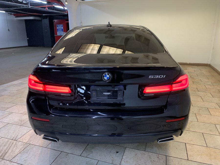 Used 2023 BMW 530i w/ Premium Package RWD image 6
