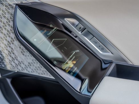 Used 2023 BMW i7 xDrive60 w/ Executive Package 2 image 28