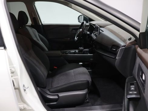 Used 2022 Nissan Rogue S image 22