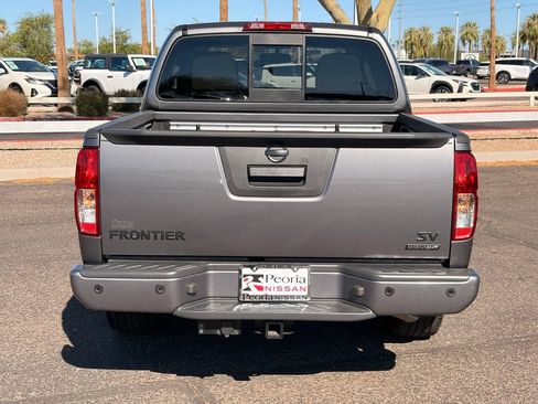 Certified 2021 Nissan Frontier SV w/ Midnight Edition Floor Mats RWD image 5