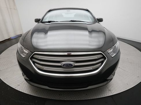 Used 2018 Ford Taurus SEL FWD image 11