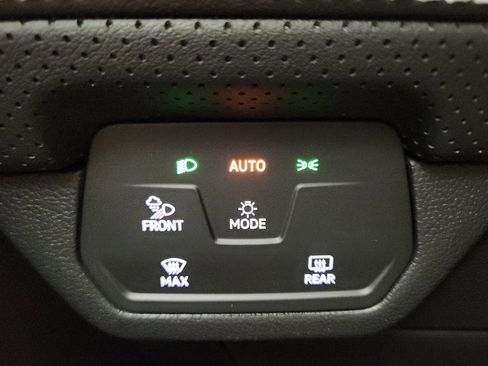New 2026 Volkswagen Atlas Cross Sport SE AWD/4WD image 12