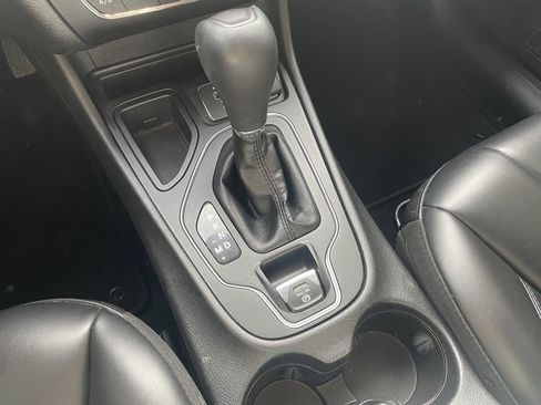 Used 2019 Jeep Cherokee Latitude Plus w/ Comfort/Convenience Group image 19