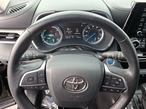 Used 2020 Toyota Highlander XLE image 20