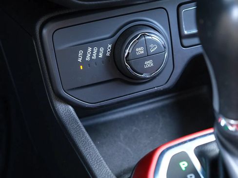 Used 2019 Jeep Renegade Trailhawk AWD/4WD image 22