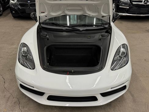 Used 2018 Porsche 718 Cayman RWD image 10