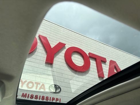 Used 2013 Toyota 4Runner SR5 w/ Convenience Pkg image 16