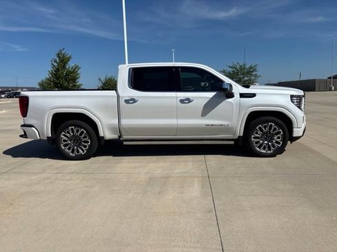 Used 2023 GMC Sierra 1500 Denali Ultimate AWD/4WD image 5