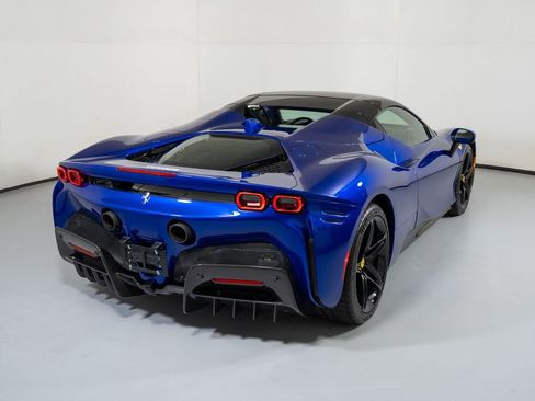 Used 2022 Ferrari SF90 Spider image 19