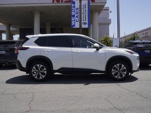 Used 2023 Nissan Rogue SV FWD image 3