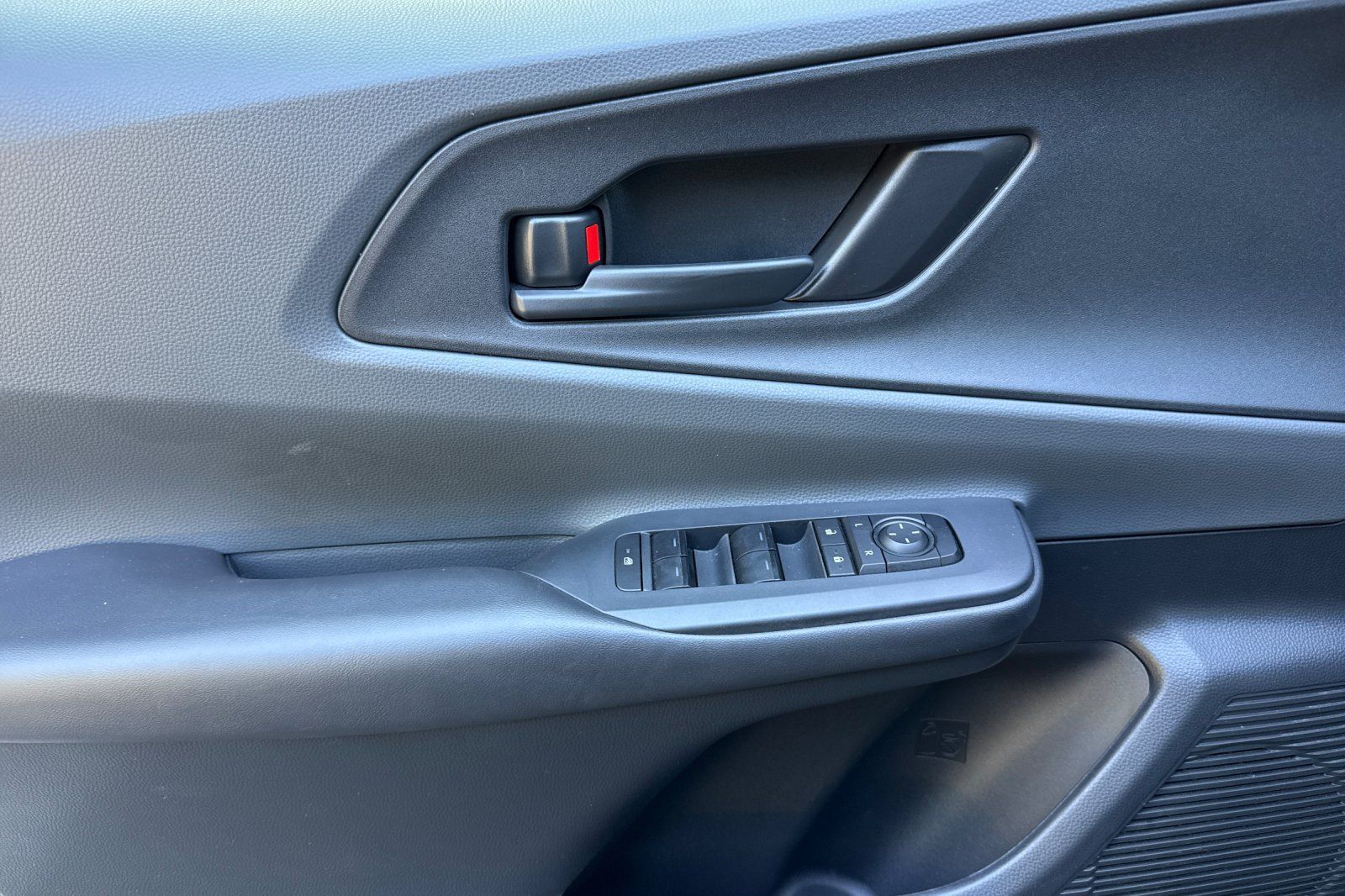 Used 2025 Toyota Prius LE FWD image 12