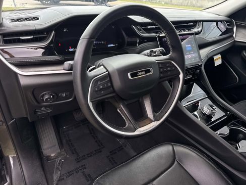 Used 2022 Jeep Grand Cherokee Limited w/ Luxury Tech Group II RWD image 17