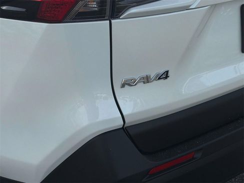 Certified 2022 Toyota RAV4 XLE Premium image 6