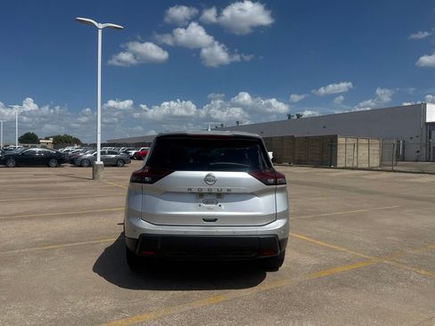 Certified 2025 Nissan Rogue SV FWD image 21