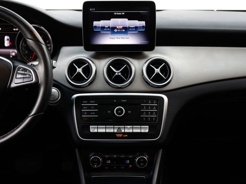 Used 2018 Mercedes-Benz GLA 250 image 40