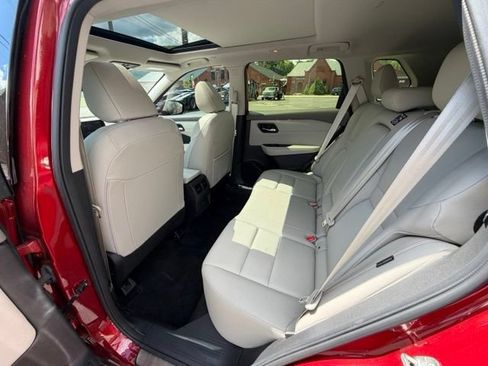 Used 2023 Nissan Rogue SL AWD/4WD image 16