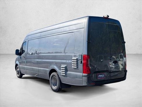Used 2022 Mercedes-Benz Sprinter 4500 image 8