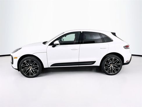 New 2026 Porsche Macan Base image 2