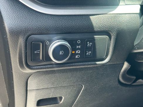 Certified 2022 Ford Explorer XLT w/ Equipment Group 202A image 35