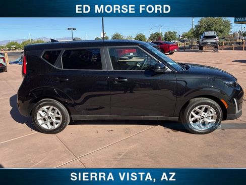 Used 2025 Kia Soul LX FWD image 9
