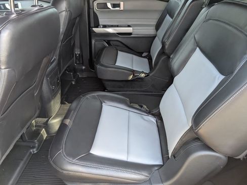 Used 2022 Ford Explorer XLT w/ Equipment Group 202A RWD image 10