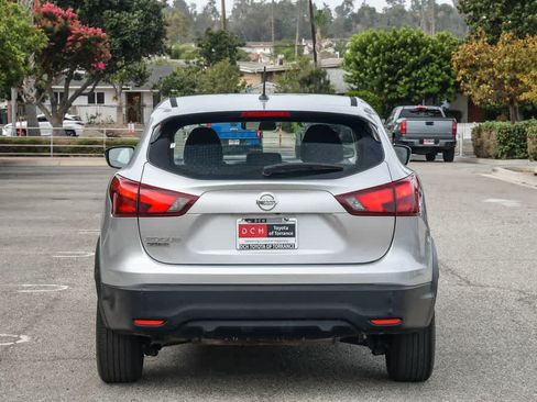 Used 2019 Nissan Rogue Sport S w/ Appearance Package FWD image 8