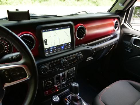 Used 2019 Jeep Wrangler Rubicon AWD/4WD image 18