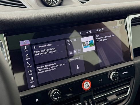 New 2026 Porsche Macan image 18
