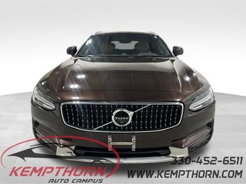 Used 2017 Volvo V90 T6 Cross Country image 1