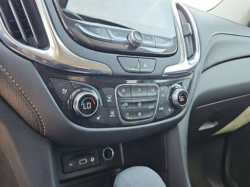 Used 2022 Chevrolet Equinox Premier image 19