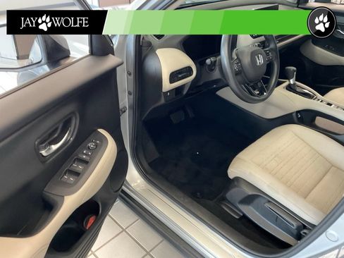 Used 2023 Honda HR-V LX image 9
