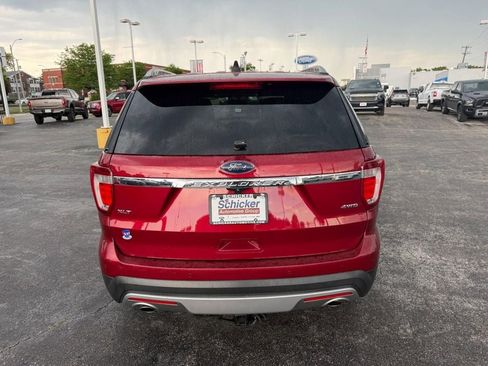 Used 2017 Ford Explorer XLT w/ Equipment Group 202A AWD/4WD image 9