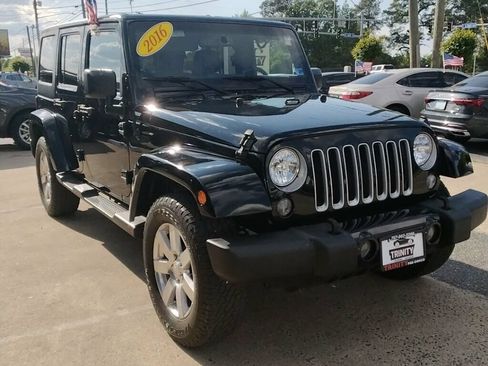 Used 2016 Jeep Wrangler Unlimited Sahara w/ Connectivity Group AWD/4WD image 5