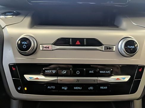 Used 2022 Ford Explorer XLT w/ Equipment Group 202A image 22