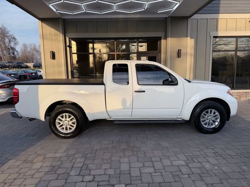 Used 2017 Nissan Frontier SV image 7