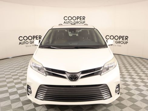 Used 2018 Toyota Sienna Limited Premium image 10