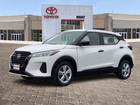 Used 2024 Nissan Kicks S image 2