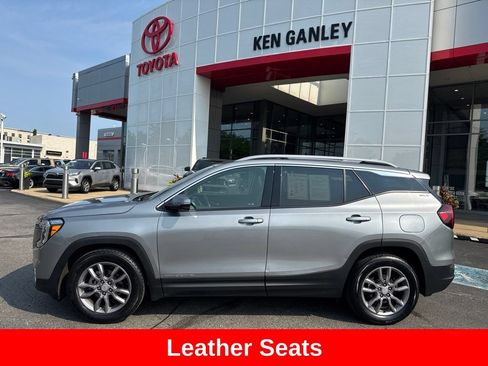 Used 2024 GMC Terrain SLT FWD image 3