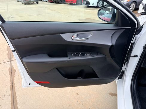 Used 2023 Kia Forte LXS w/ LXS Technology Package FWD image 9