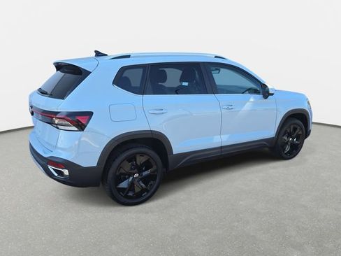 New 2026 Volkswagen Taos SE FWD image 5