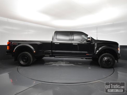 Used 2024 Ford F450 Platinum w/ FX4 Off-Road Package image 54